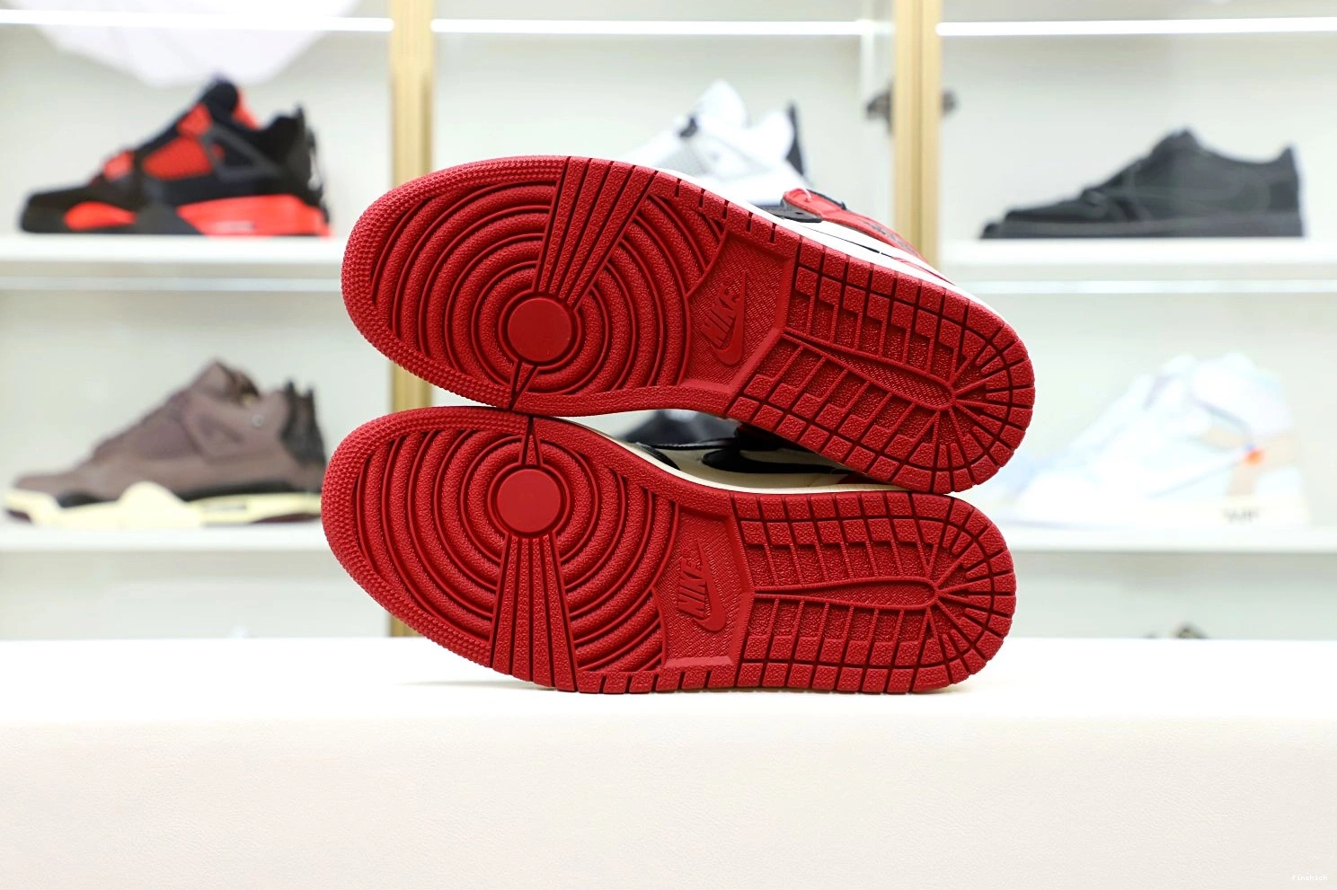 TOE' JORDAN 1 OG AIR RETRO 'BRED HIGH 0204